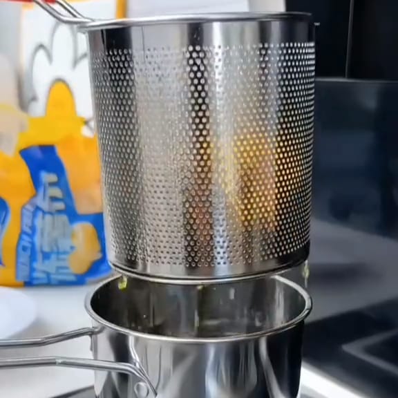 Mini Stainless Steel Multifuntional Deep Fryer with Long Handle/Mini Fryer Handheld Frying Pot Household Deep Fryer Pot
