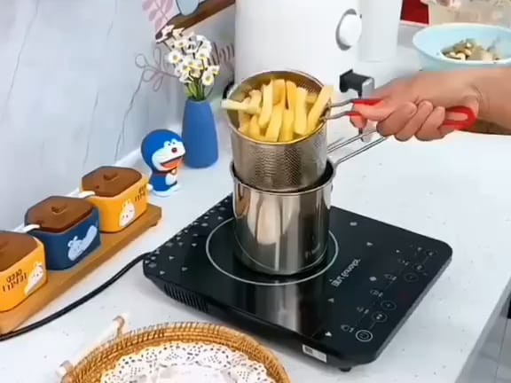 Mini Stainless Steel Multifuntional Deep Fryer with Long Handle/Mini Fryer Handheld Frying Pot Household Deep Fryer Pot