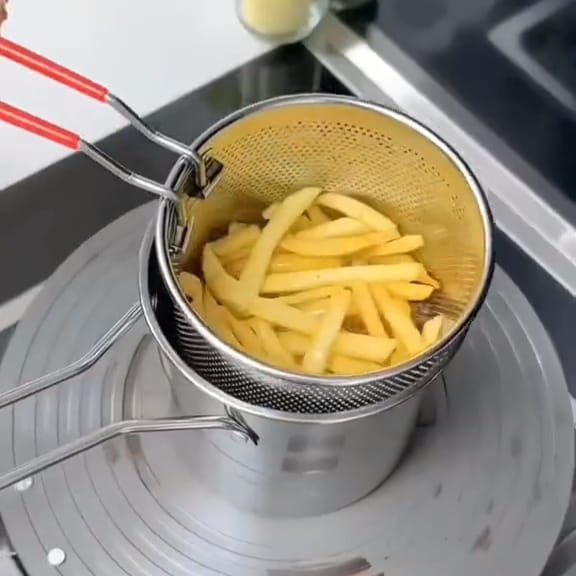 Mini Stainless Steel Multifuntional Deep Fryer with Long Handle/Mini Fryer Handheld Frying Pot Household Deep Fryer Pot
