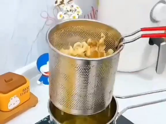 Mini Stainless Steel Multifuntional Deep Fryer with Long Handle/Mini Fryer Handheld Frying Pot Household Deep Fryer Pot