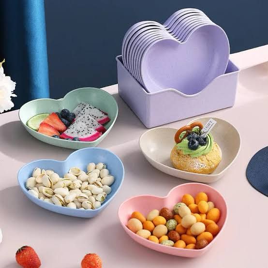 Pack of 10 Heart Shape Plates with 1 Plates Stand (Random color)