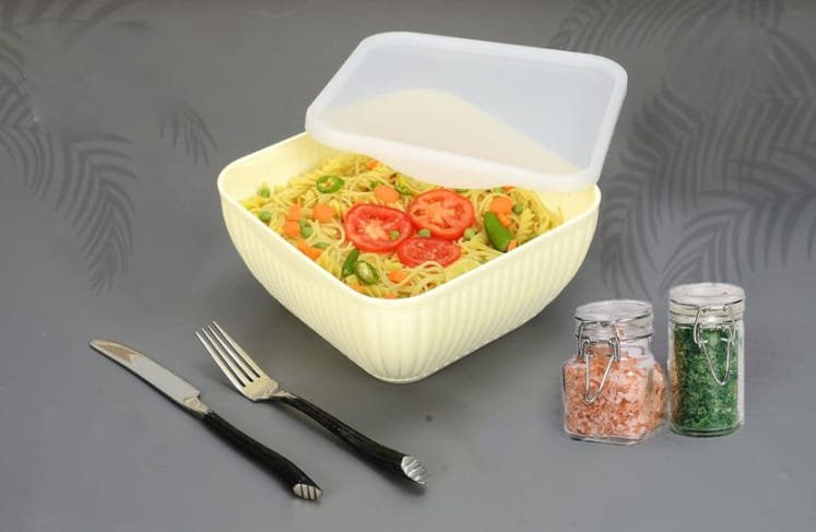 Pack Of 4 Plastic Food Containers With Lids