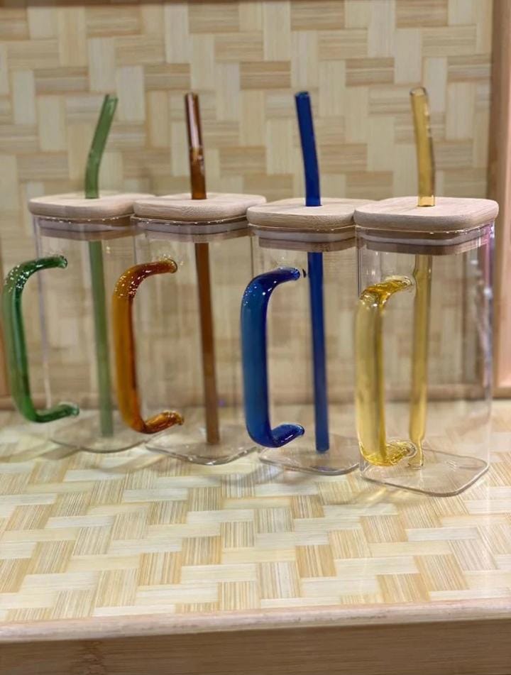 Transparent Borosilicate Glass Mug With Wooden Lid And Straw