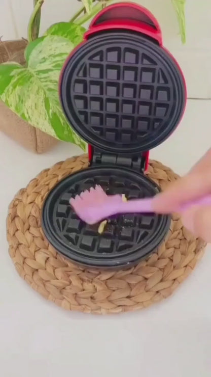 Electric Mini Waffle Maker (Random color)